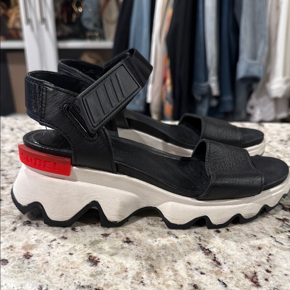 Sorel Kinetic Sandals Size 6